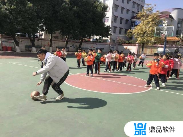 抖音大学生运动会跳舞(抖音学校运动会学生出场舞)