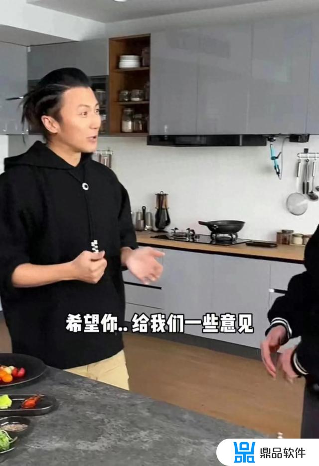 谢霆锋为什么一个人拍抖音(谢霆锋为什么一个人拍抖音呢)