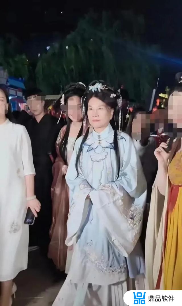 抖音杜卡迪博主载汉服小姐姐(抖音杜卡迪博主载汉服小姐姐是真的吗)