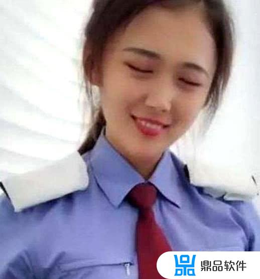 漂亮武警女警官走路抖音短视频(武警跳舞视频你笑起来真好看)