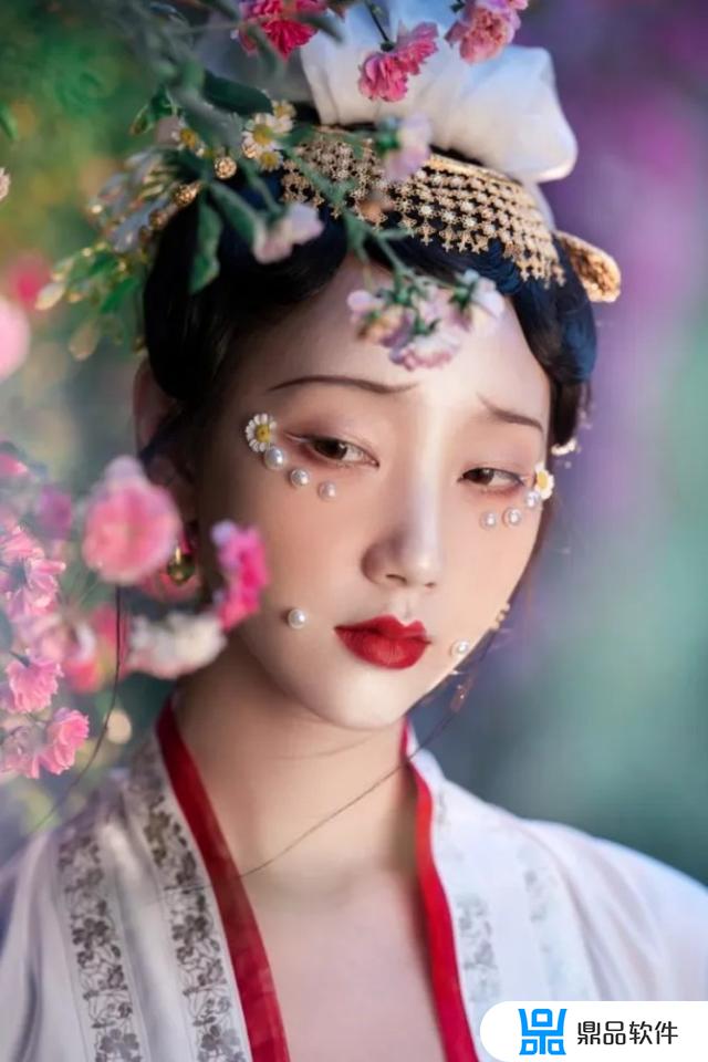 抖音上画菩萨画像的姑娘(抖音菩萨图片)