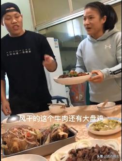 抖音上李景亮吃饭怎么拍