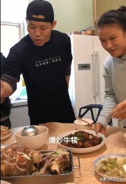 抖音上李景亮吃饭怎么拍