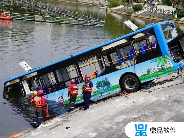 贵州坠湖公交车司机抖音(贵州公交车坠湖一些最新情况)