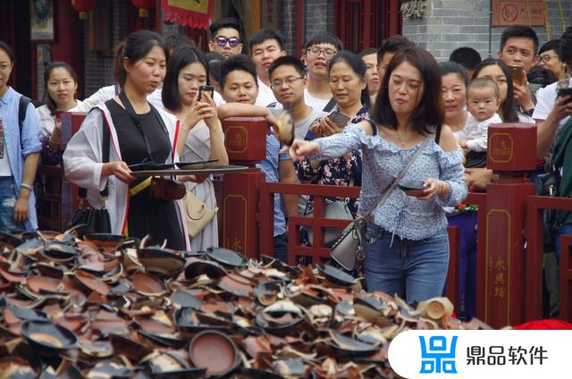 高冷的肉夹馍在抖音发布(明明是馍夹肉为什么叫肉夹馍抖音)