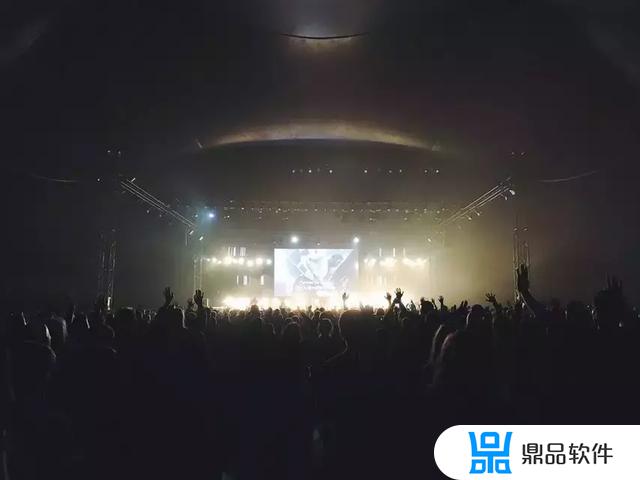 电音为什么会抖腿(为什么听电音会抖腿)