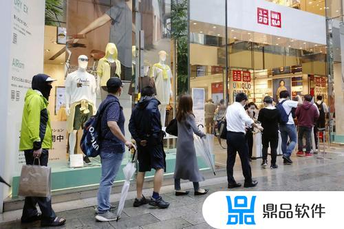 抖音衣服为什么比实体店便宜(抖音上专卖店的衣服比进价还便宜)