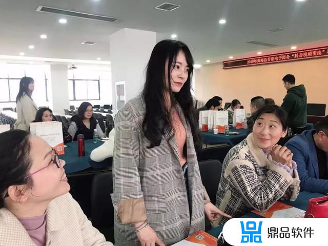 抖音李小蔓老师怎么不更新了(抖音李小蔓老师怎么不更新了呢)